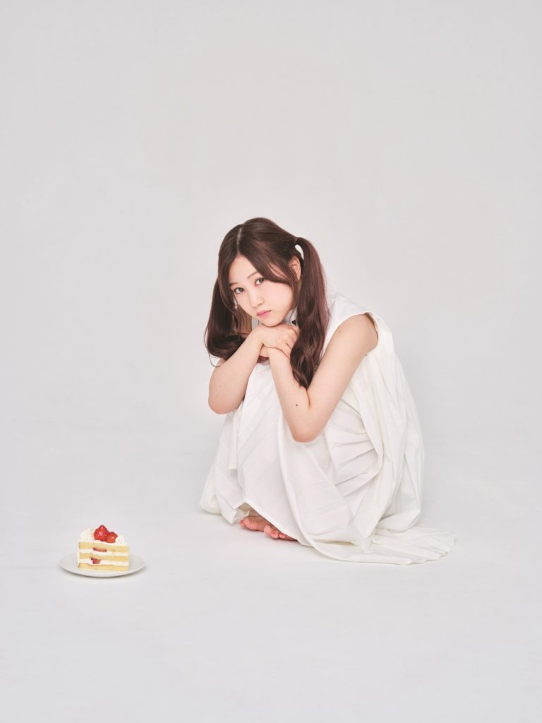 表紙&巻頭グラビアを飾る乃木坂46星野みなみ