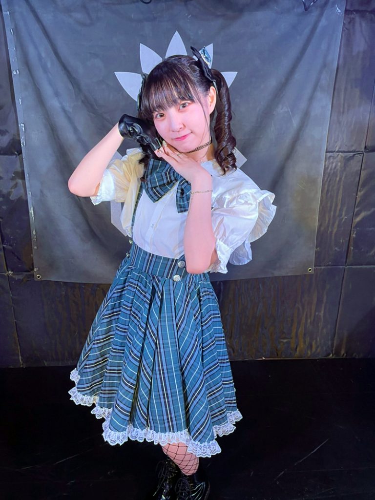 「屋上シャウト!」の秋山芽依