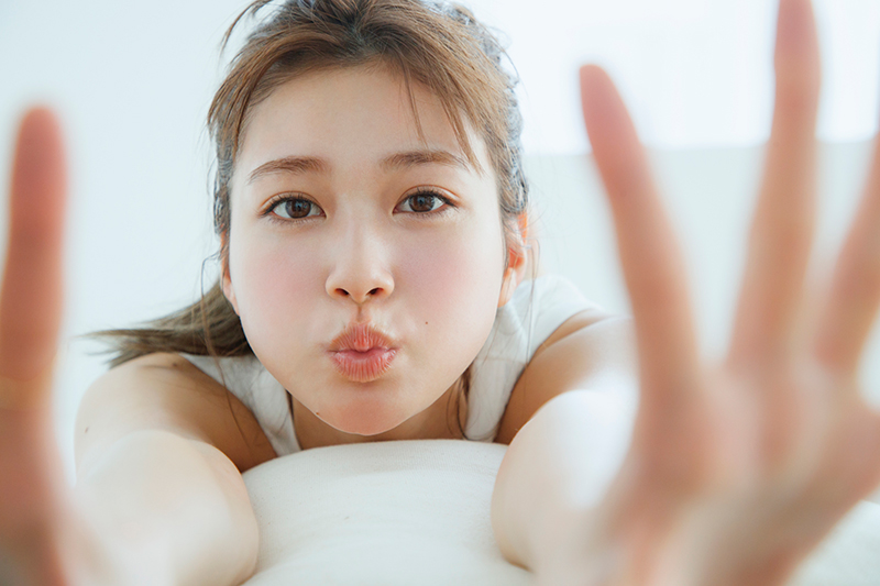 “めるる”生見愛瑠1st写真集(タイトル未定/小学館)より