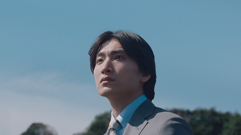 「カロリーメイト」新TVCM「青いカロリーメイト」篇より