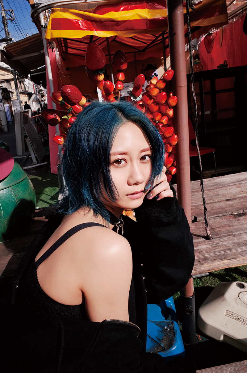 古畑奈和1st写真集(タイトル未定)より