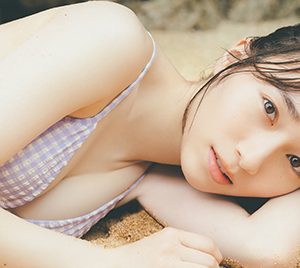 櫻坂46守屋麗奈、石垣島のビーチで“初めての海デート” 1st写真集より貴重な水着カット解禁