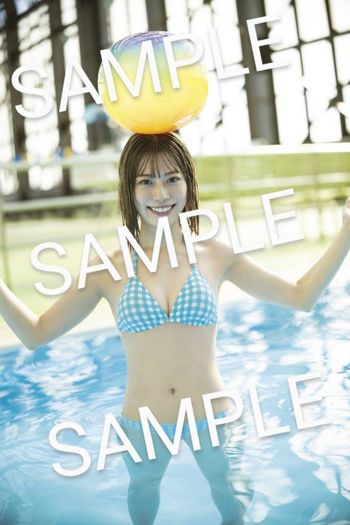 日向坂46東村芽依1st写真集「見つけた」より封入ポストカード
©藤本和典/白夜書房