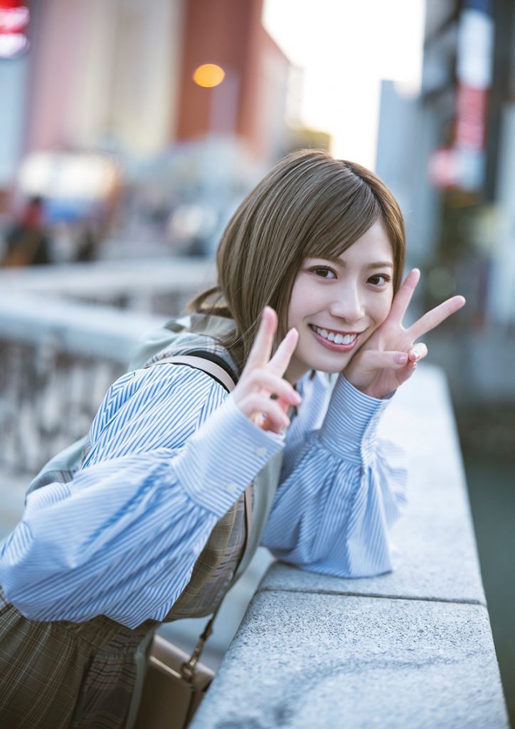 日向坂46東村芽依1st写真集「見つけた」より@Loppi・HMV限定版裏表紙
