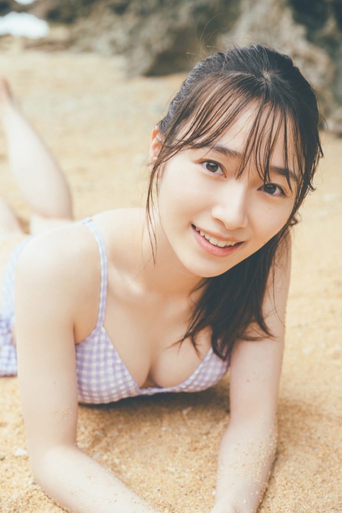 櫻坂46守屋麗奈1st写真集「笑顔のグー、チョキ、パー」(竹書房)よりHMV&BOOKS SHIBUYA限定ポスター
