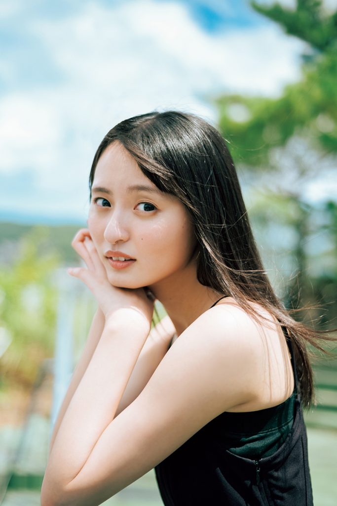 「B.L.T.2022年10月号」表紙&巻頭グラビアを飾る乃木坂46・遠藤さくら