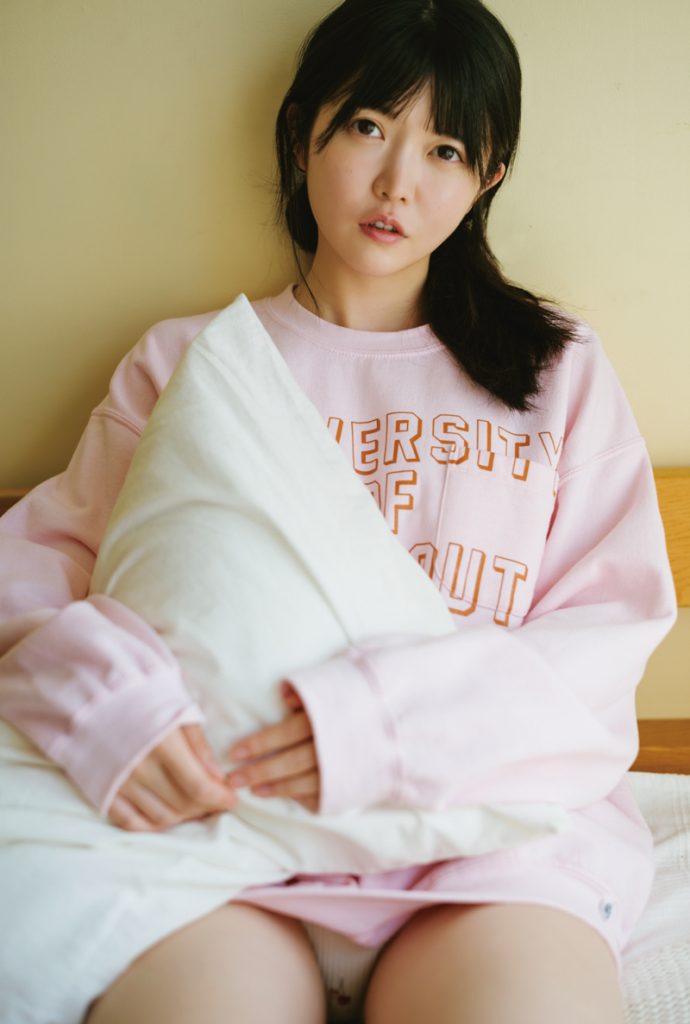 「BUBKA11月号」に登場する真っ白なキャンバス・小野寺梓