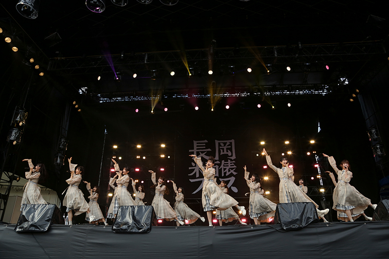「長岡 米百俵フェス~花火と食と音楽と~ 2022(通称・米フェス)」に登場した日向坂46