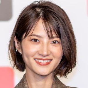 元乃木坂46 若月佑美の“カッコよすぎる”赤髪イメチェンに「イケメンが限界突破」「直視できないぐらい綺麗」と反響続々