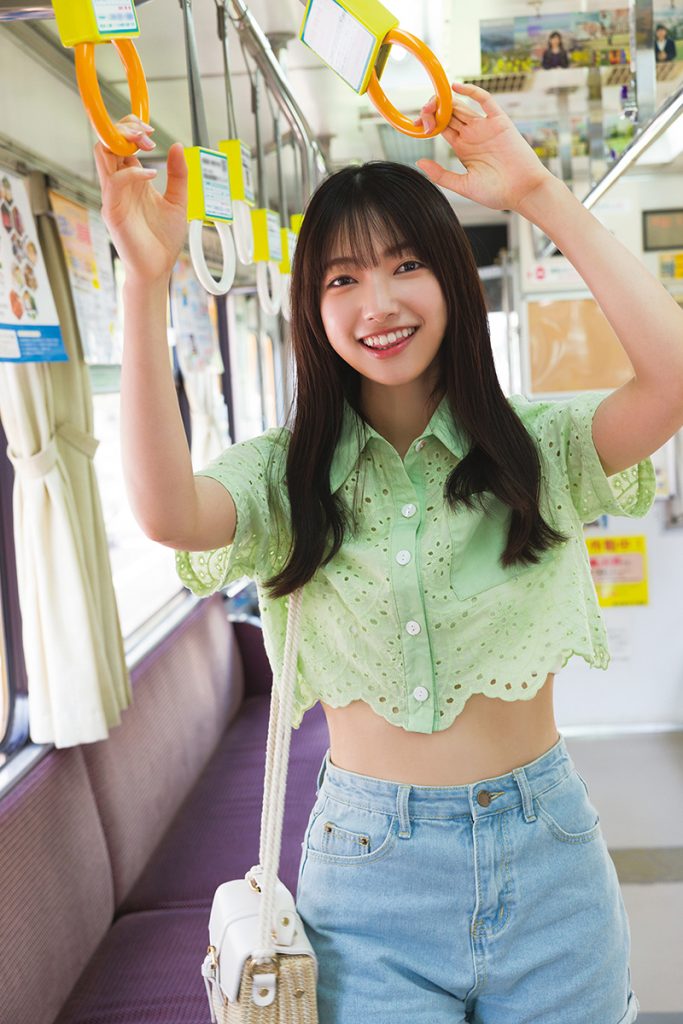 「櫻坂46大園玲1st写真集 半分光、半分影」(光文社)より