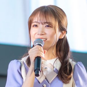 アイドル卒業2年でも“あざとさ”健在！元乃木坂46秋元真夏の肩出し私服に「キュートな笑顔でチラ見せ」「寒いから早くしまって！」