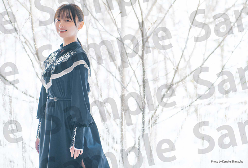日向坂46影山優佳1st写真集「知らないことだらけ」より「コーチャンフォー」限定特典ポストカード