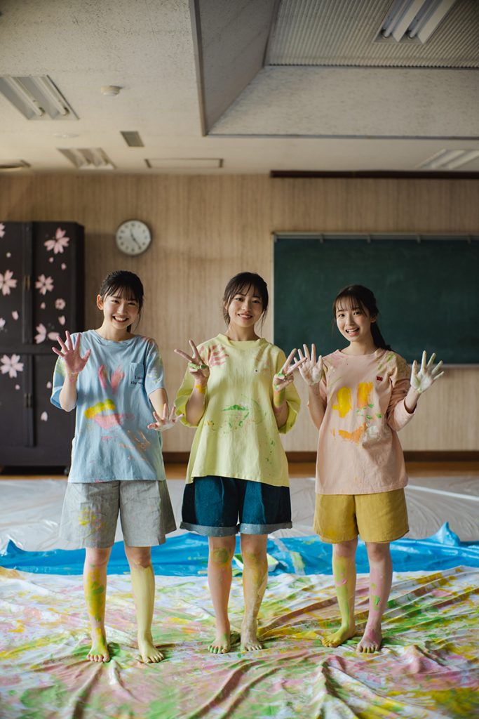 「B.L.T.2023年6月号」表紙&巻頭を飾る日向坂46藤嶌果歩、正源司陽子、渡辺莉奈