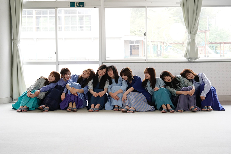 「B.L.T.2023年7月号」表紙&巻頭を飾る日向坂46一期生