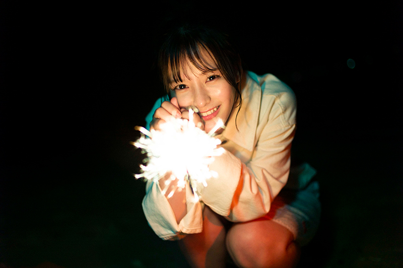 「齊藤なぎさ1st写真集 なぎさ」(宝島社)より