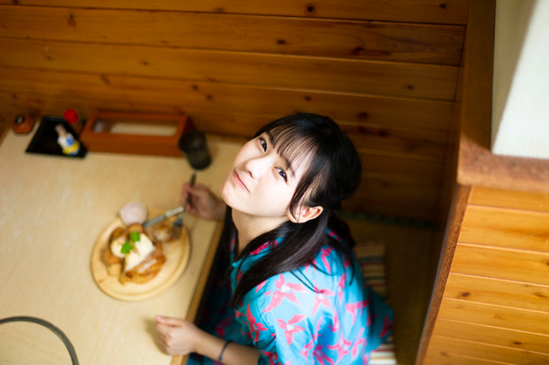 「齊藤なぎさ1st写真集 なぎさ」(宝島社)より