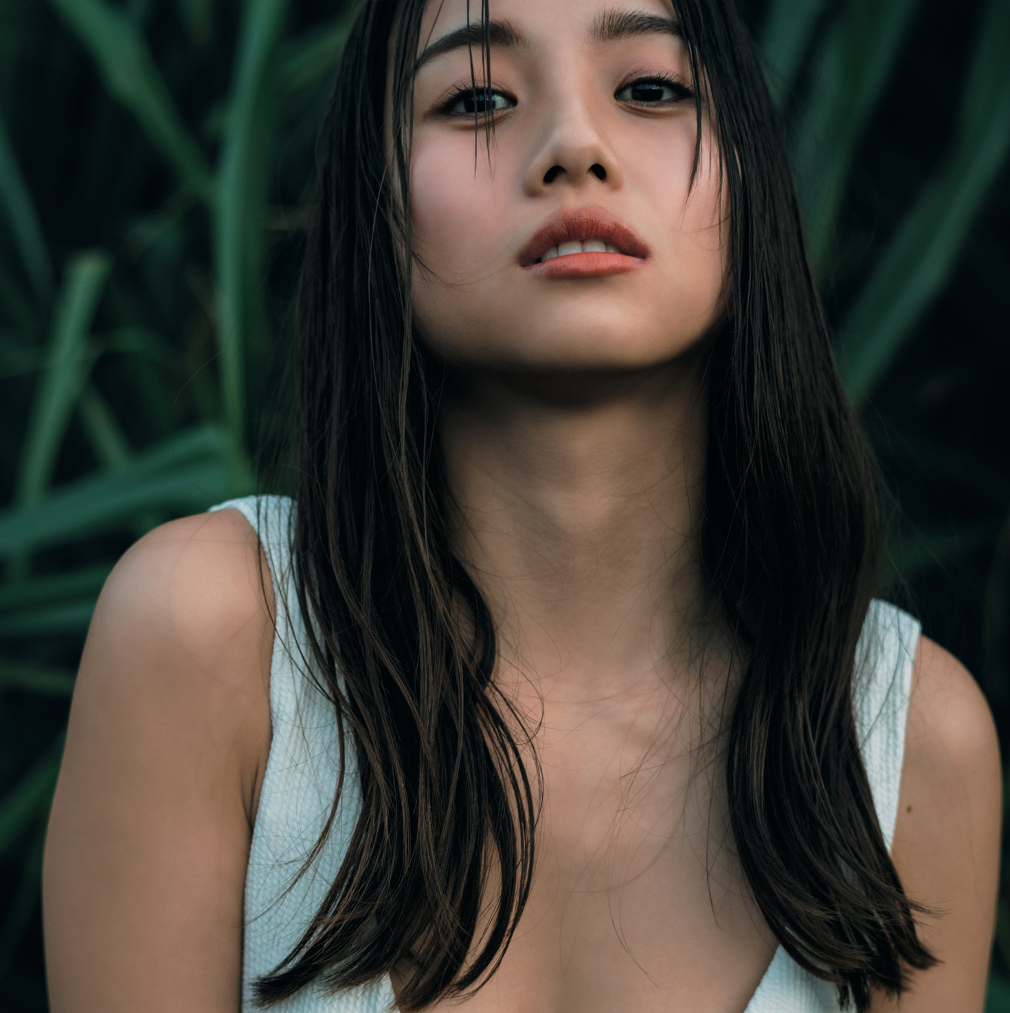 伊原葵1st写真集より先行カット4点解禁！白水着姿からすっぴん
