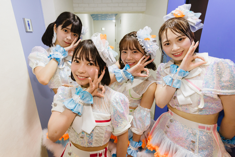 ライブを終えたフューチャーサイダーのメンバーたち、10/20(金)にはデビュー会場である東京・神田明神ホールで1周年記念ライブを実施する/PHOTO:ワタナベタイシ