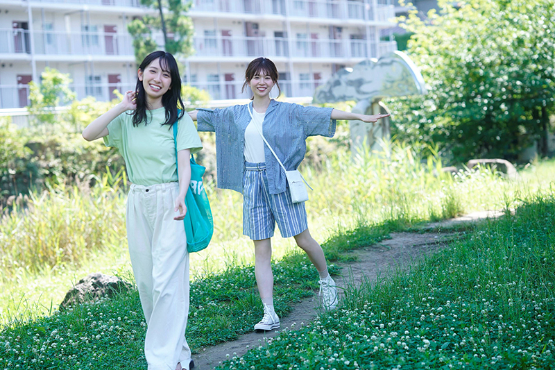 「B.L.T.2023年9月号」表紙&巻頭グラビアを飾る日向坂46松田好花&金村美玖