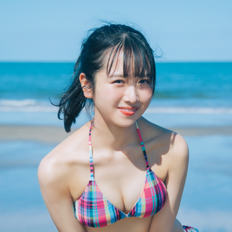 日向坂46上村ひなの1st写真集「そのままで」よりフレッシュな水着