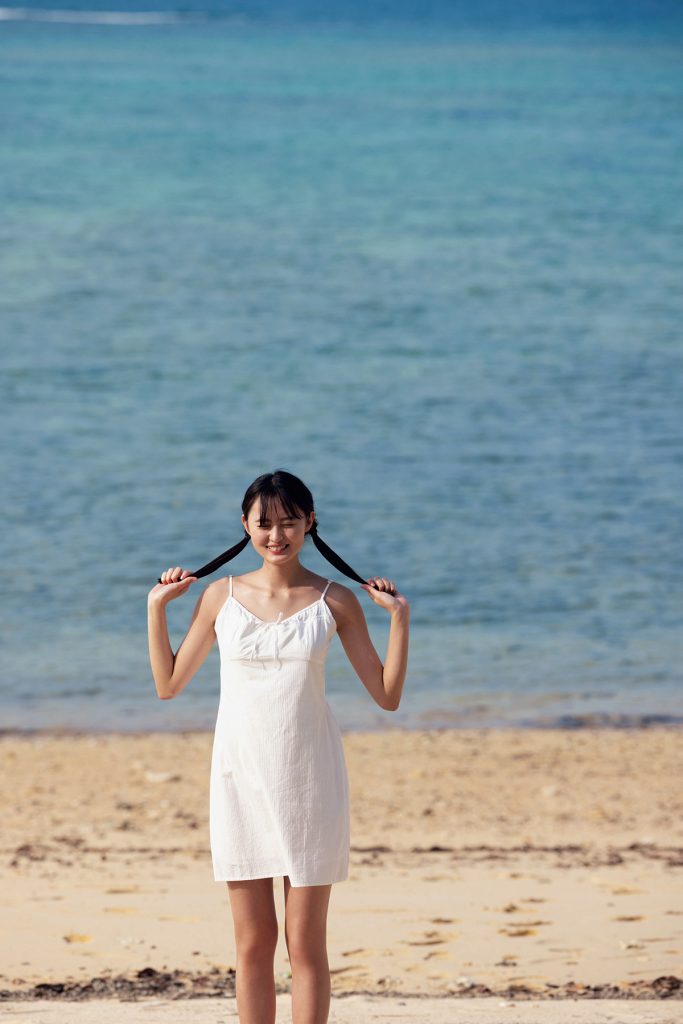 乃木坂46遠藤さくら1st写真集「可憐」(集英社)より