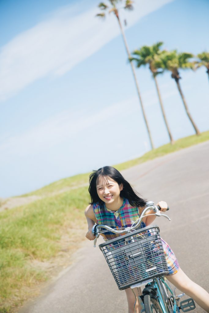 日向坂46上村ひなの1st写真集「そのままで」紀伊國屋書店(Webストア・⼀部店舗限定)限定版裏表紙