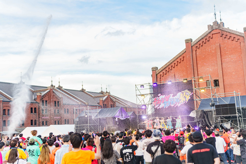 「赤レンガ スプラッシュ祭」を開催したFES☆TIVE／Photo:ポテ ヤマムラ
