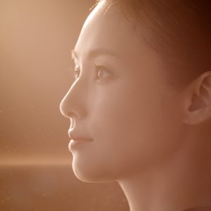 深田恭子、19年目の新CM放映開始！オールバック姿に新たな一面を発見