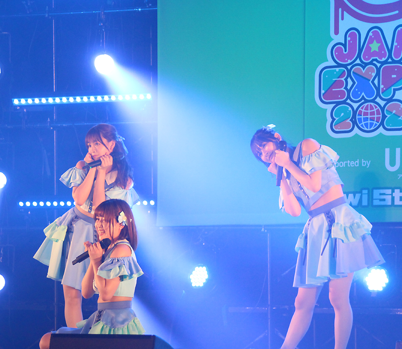 PiXMiXの和泉芳怜、武内愛莉、大谷美咲