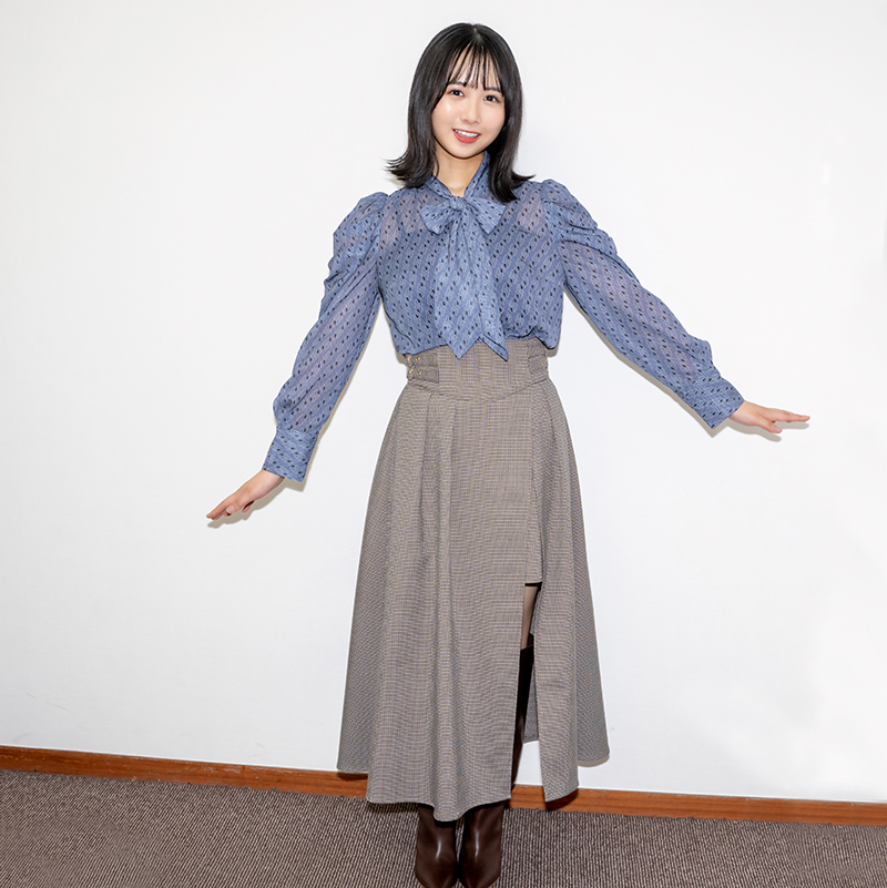 ソロ写真集「そのままで」(主婦と生活社)を発売する日向坂46・上村ひなの
