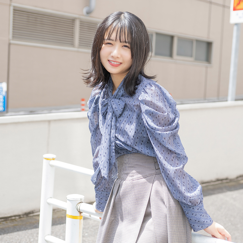 ソロ写真集「そのままで」(主婦と生活社)を発売する日向坂46・上村ひなの