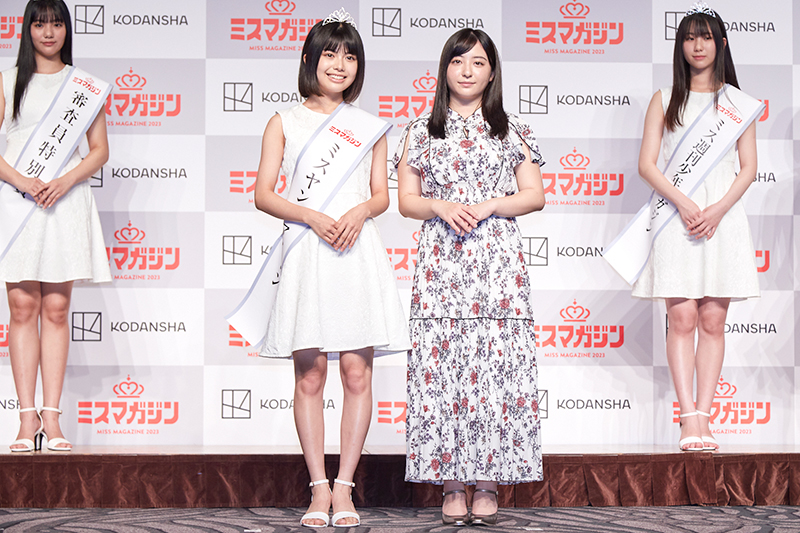 「ミスマガジン2023 ミスヤングマガジン」松田実桜と昨年の「ミスヤングマガジン」麻倉瑞季