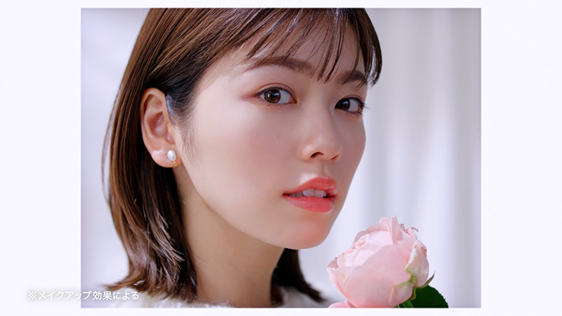 美しい肌が際立つ、写真の中の小芝風花