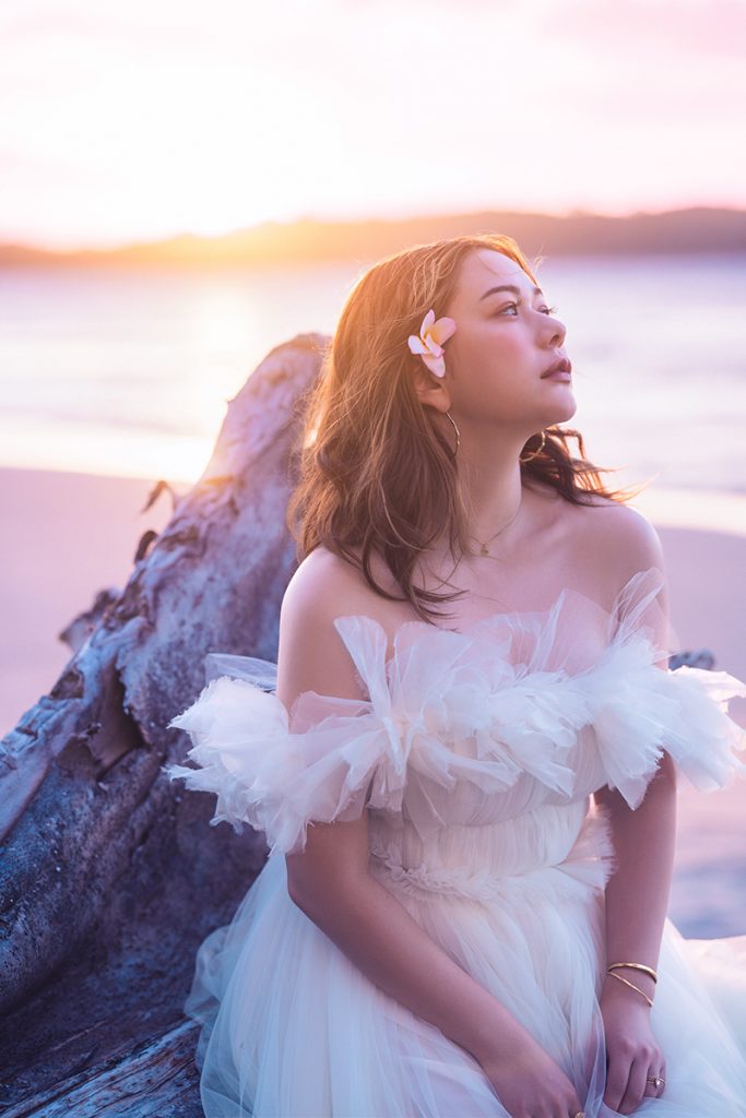海外ウエディング情報誌『ゼクシィ海外ウエディング2024Spring&Summer』に登場する村重杏奈