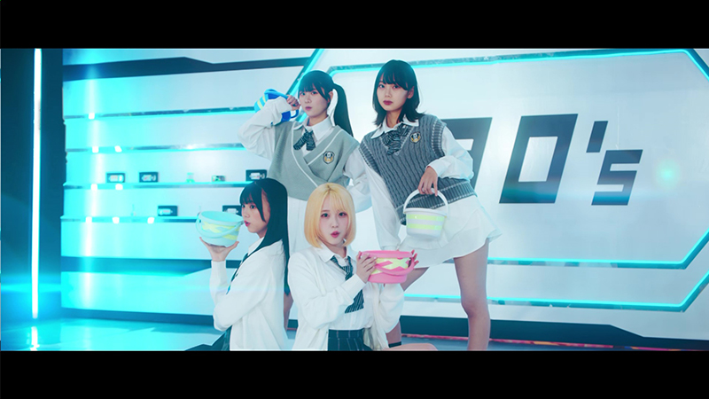 HKT48 17thシングル「バケツを被れ!」MVより