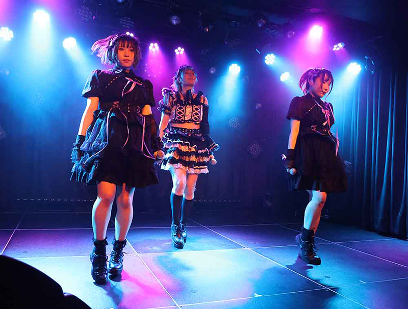 「CRAYONS<クレヨンズ>定期公演Vol.13」より