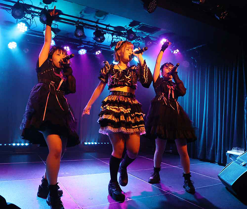 「CRAYONS<クレヨンズ>定期公演Vol.13」より