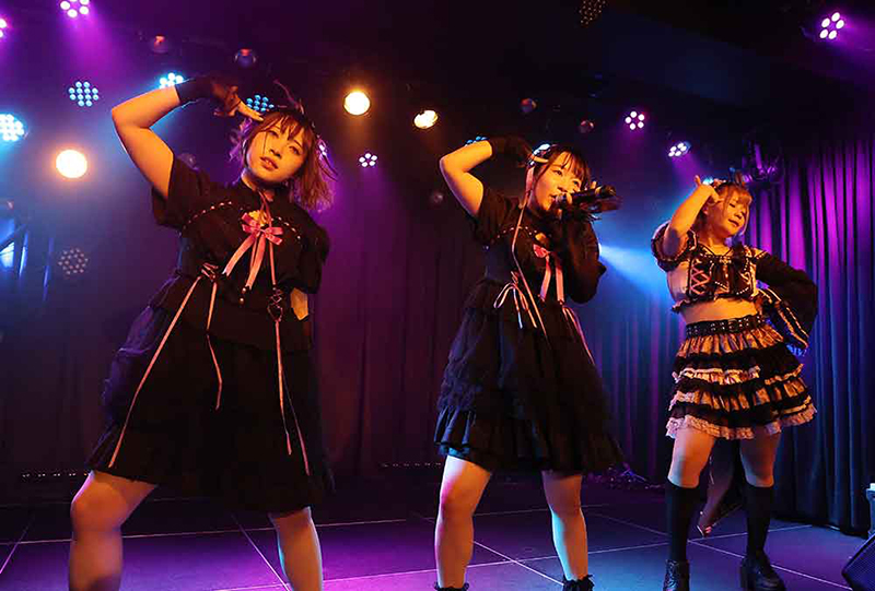 「CRAYONS<クレヨンズ>定期公演Vol.13」より