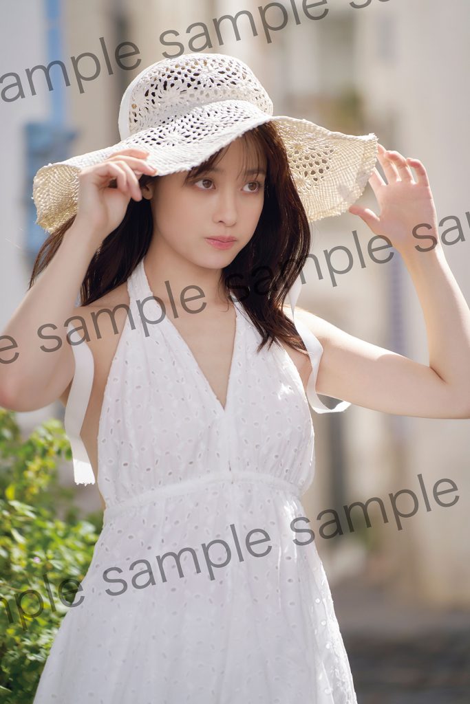 「橋本環奈写真集 カレイドスコープ」ランダム封入特典のポストカード