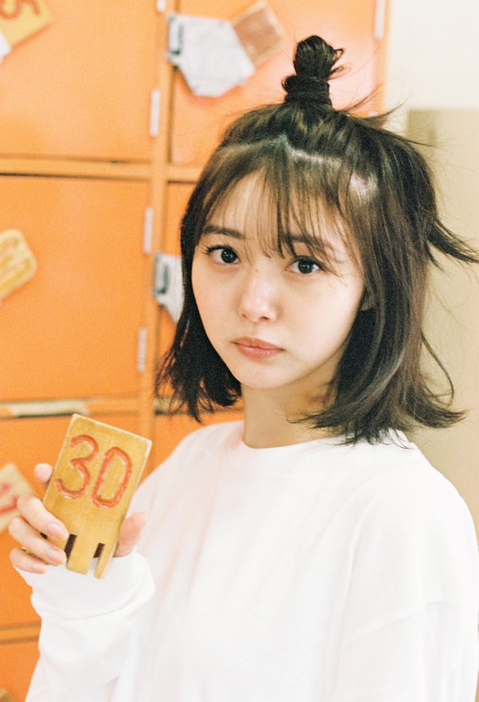 市川美織2nd写真集「果汁29%」より