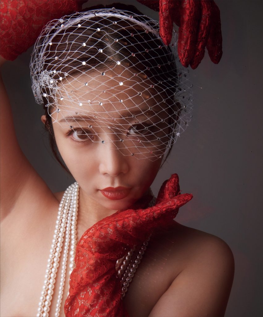 「紗倉まな写真集 QT(キューティー)」より