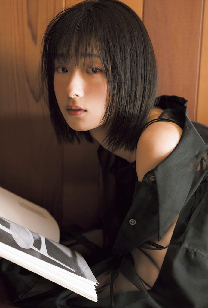 「B.L.T.2024年4月号」ローソンエンタテインメント購入特典ポストカード【井上梨名(櫻坂46)】