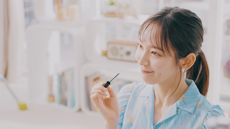 吉岡里帆が出演する「ディーアップ マスカラ&アイライナー」新TVCMメイキング