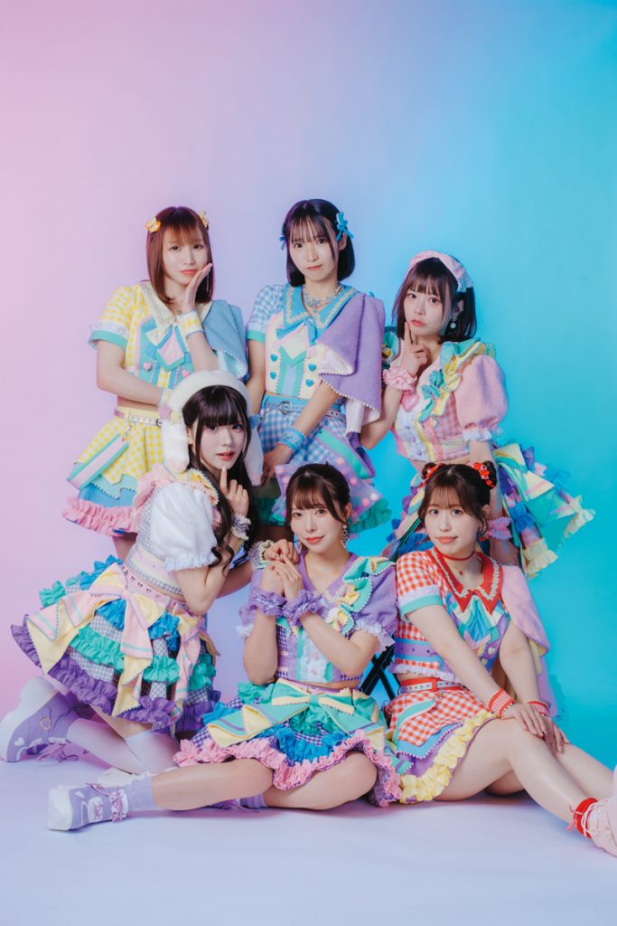 アイドルグループ「RiNCENT#」(前列左から本気すず、雪乃かりん、小松せな/後列左から加山三稀、琴吹ゆず、萌乃ゆき)