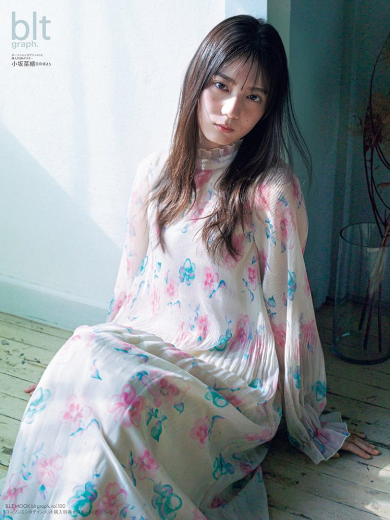 「blt graph.vol.100」ローソンエンタテインメント購入特典 ポスター【小坂菜緒(日向坂46)】