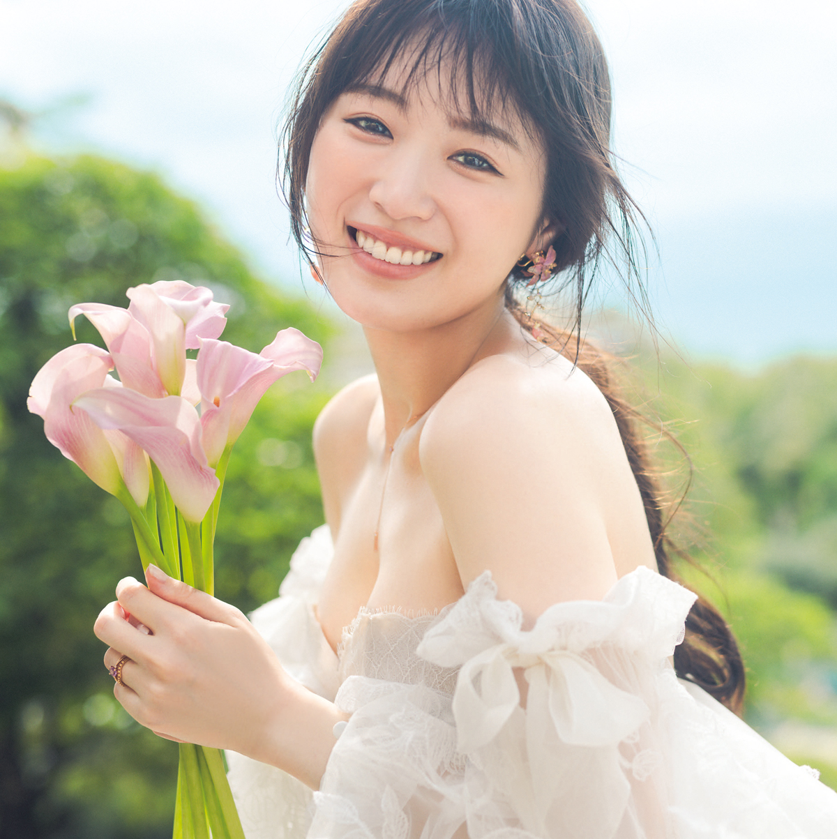 yoshiさん専用出品(高山一実生写真50枚) 高山一実、美谷間チラり…ウエディングドレス姿で『ゼクシィ』初表紙を