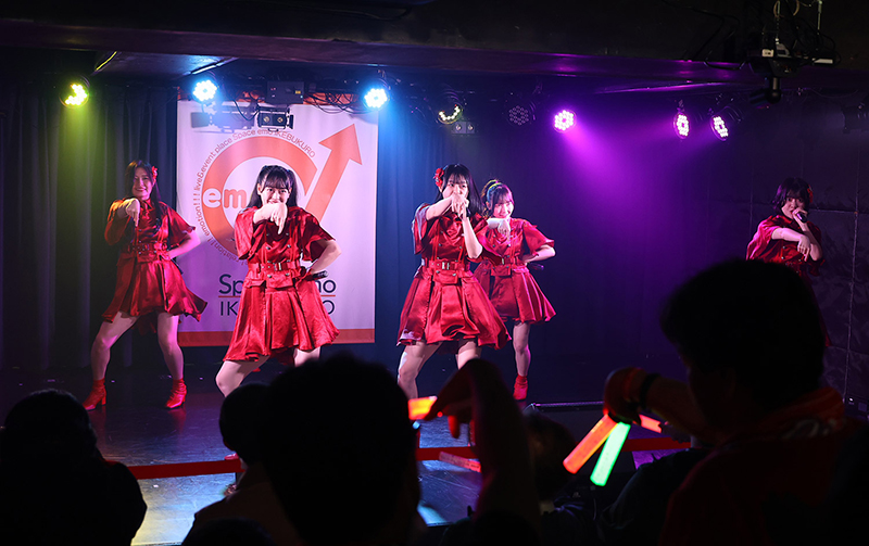 九州女子翼 ライブ特化型ステージ「エモい女子翼。」より