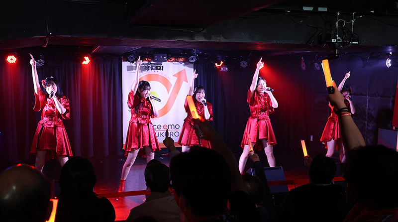 九州女子翼 ライブ特化型ステージ「エモい女子翼。」より