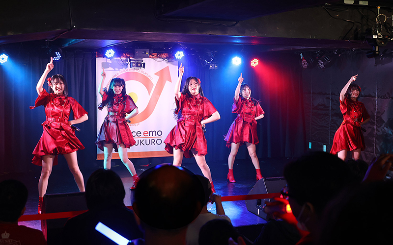 九州女子翼 ライブ特化型ステージ「エモい女子翼。」より