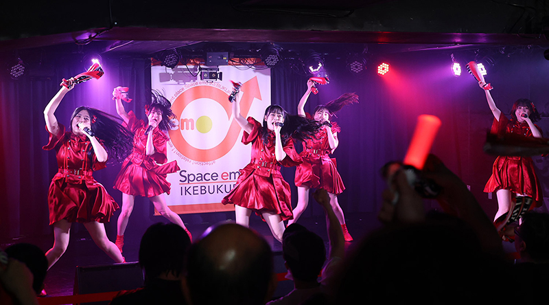九州女子翼 ライブ特化型ステージ「エモい女子翼。」より